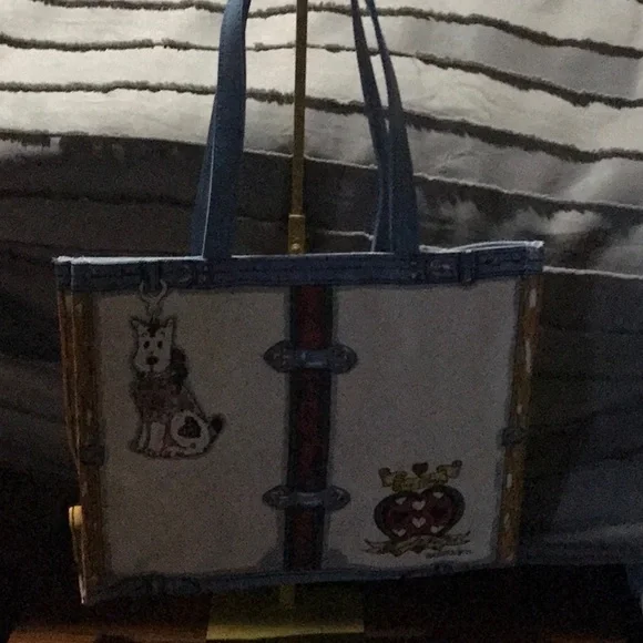 Brighton Cream and Blue Tote Bag with Luxurious Appeal - Picture 2 of 3